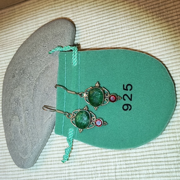 Elegant Emerald and Garnet Gemstone .925 Silver Earrings - Picture 1 of 5